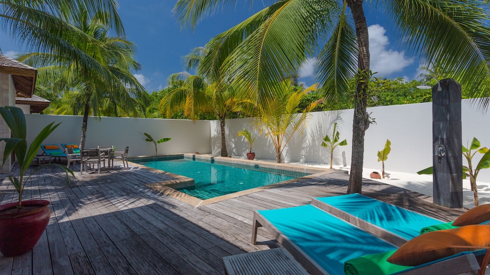 Suite familiar, piscina privada del hotel Kuredu Resort & Spa, Maldives