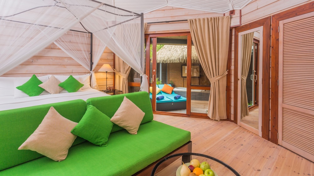 Villa O con Jacuzzi junto a la playa del hotel Kuredu Resort & Spa, Maldives. Foto 4