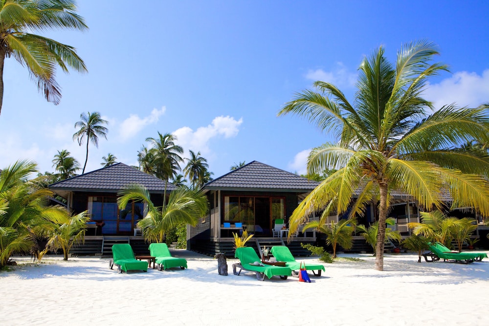Villa Sangu con Jacuzzi junto a la playa del hotel Kuredu Resort & Spa, Maldives. Foto 1