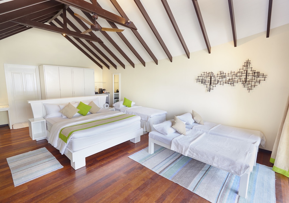 Villa Deluxe, vistas a la playa del hotel Kuredu Resort & Spa, Maldives. Foto 3