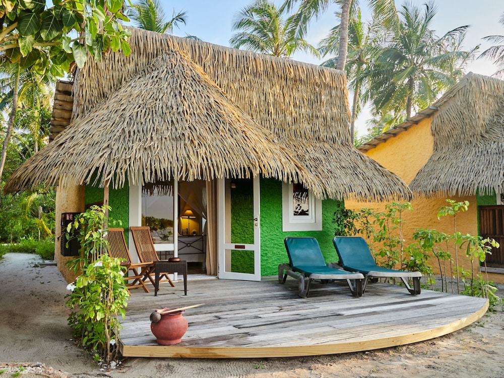 Bungalow de playa Premium del hotel Kuredu Resort & Spa, Maldives. Foto 5