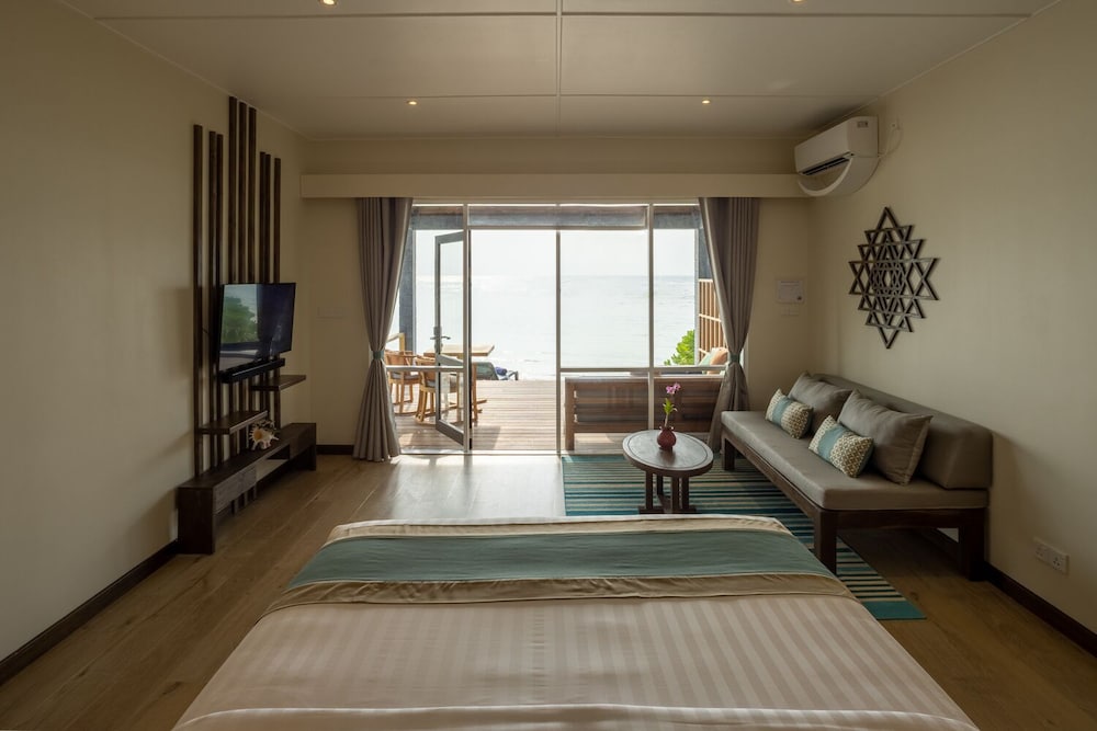 Villa Deluxe, 2 habitaciones, vistas a la playa del hotel Kuredu Resort & Spa, Maldives. Foto 2
