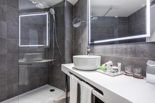 Habitación Doble Superior - 1 o 2 camas del hotel Nh Collection Brussels Grand Sablon. Foto 9