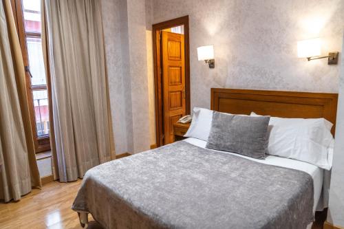 Habitación Doble de Matrimonio del hotel Granada Centro. Foto 1