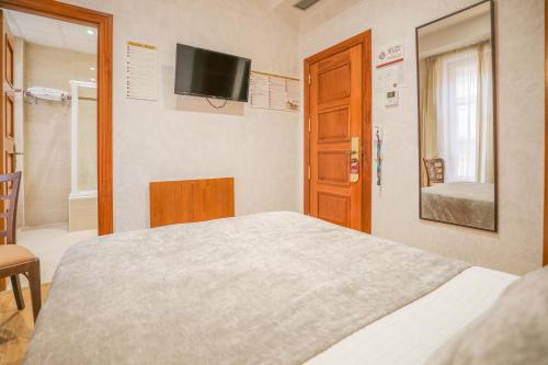 Habitación Doble de Matrimonio del hotel Granada Centro. Foto 3