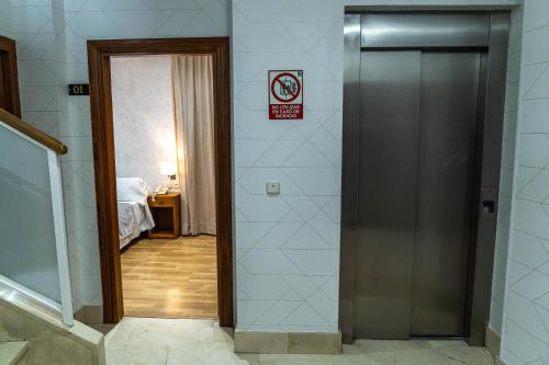 Habitación Doble Económica del hotel Granada Centro. Foto 3