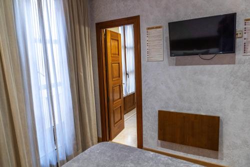 Habitación Doble Pequeña del hotel Granada Centro. Foto 4