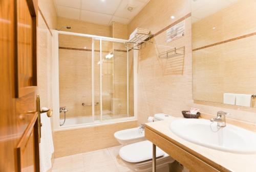 Habitación Doble Estándar - 2 camas del hotel Granada Centro. Foto 6