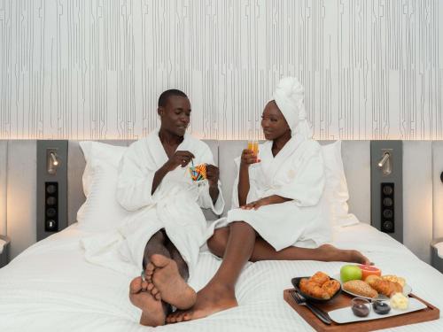 Suite Executive con 1 cama extragrande del hotel Pullman Kinshasa Grand. Foto 1
