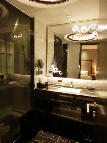 Suite Deluxe del hotel Baiyun Guangzhou. Foto 2