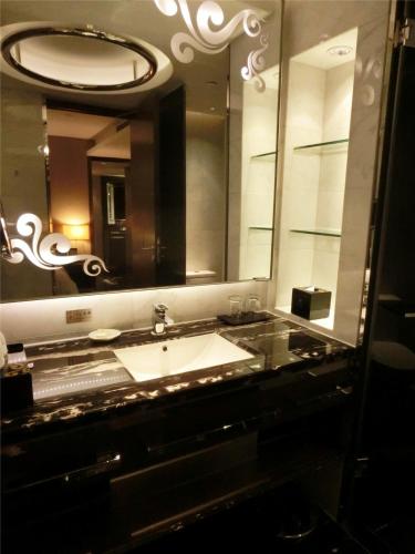 Suite Deluxe del hotel Baiyun Guangzhou. Foto 3