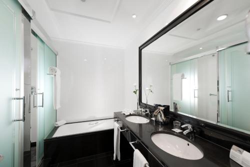 Habitación Deluxe del hotel Eurostars Palacio Buenavista. Foto 2