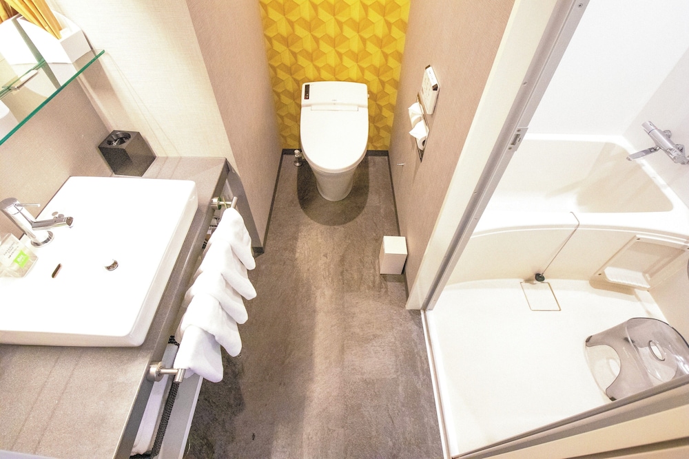 Habitación Superior con 3 camas individuales del hotel Ibis Styles Tokyo Bay. Foto 3