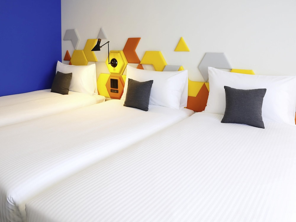 Habitación Superior con 3 camas individuales del hotel Ibis Styles Tokyo Bay. Foto 5
