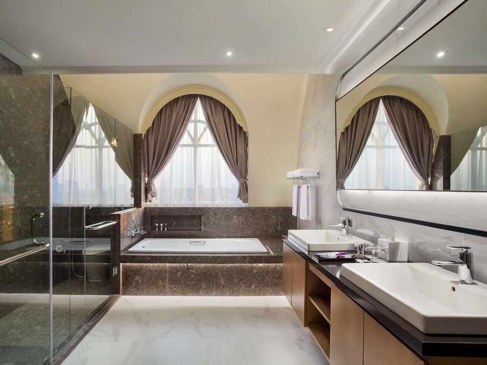 Suite ejecutiva, 1 cama de matrimonio grande del hotel Mercure Jakarta Batavia