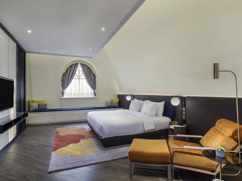 Suite ejecutiva, 1 cama de matrimonio grande del hotel Mercure Jakarta Batavia. Foto 2