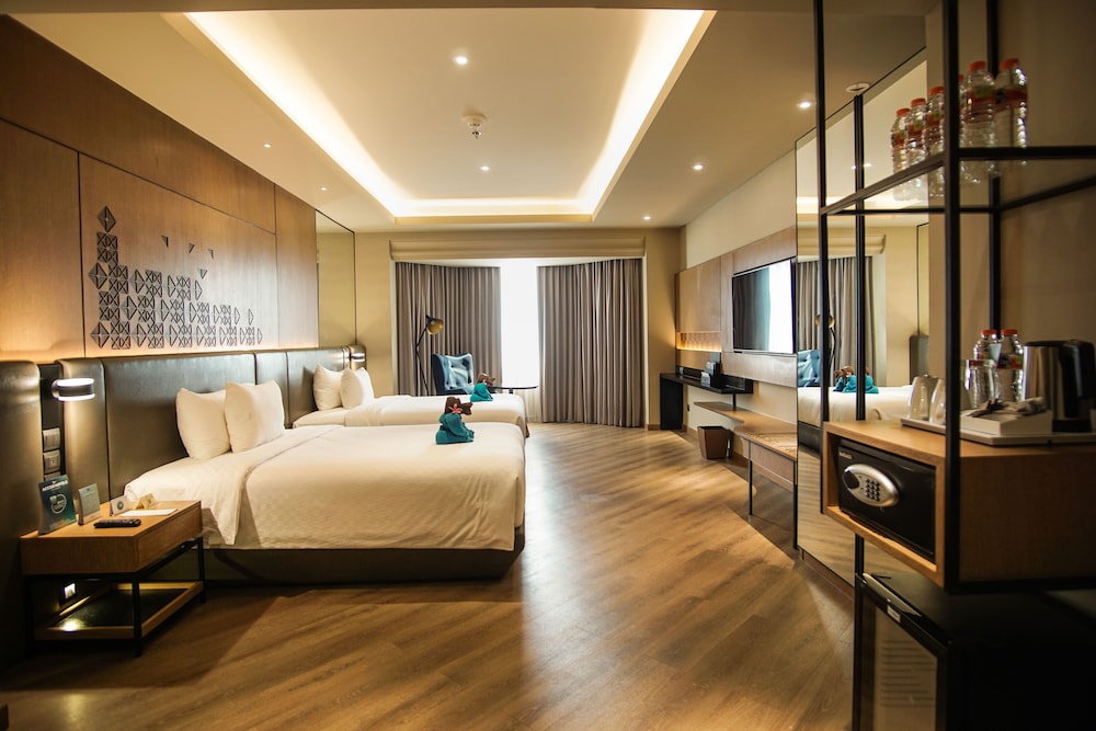 Habitación familiar, 2 camas de matrimonio del hotel Mercure Jakarta Batavia. Foto 4