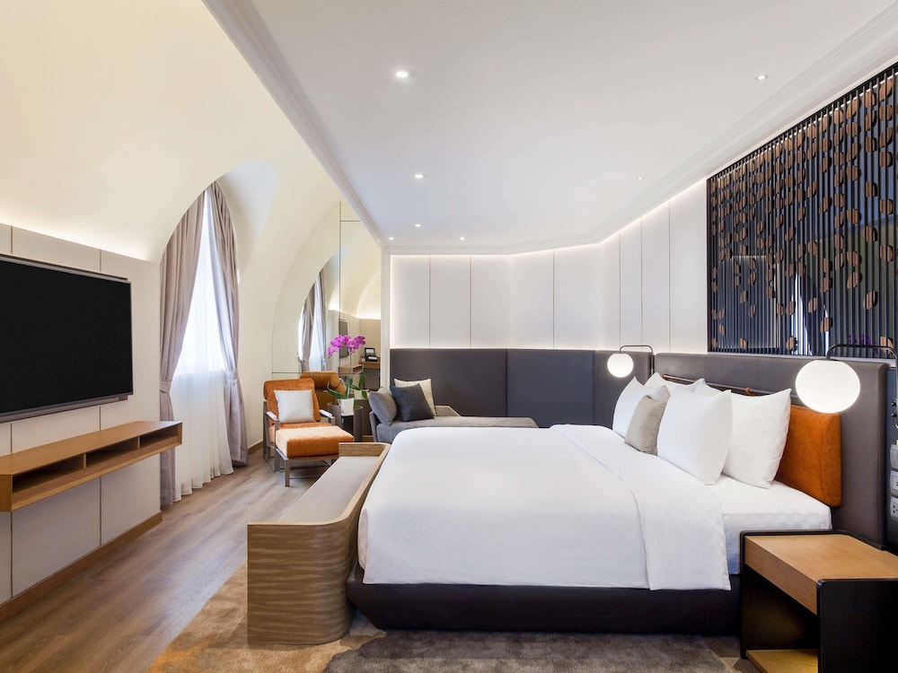 Suite presidencial, varias camas del hotel Mercure Jakarta Batavia