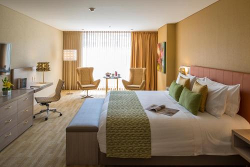 Habitación Deluxe con cama extragrande del hotel El Dorado Bogota