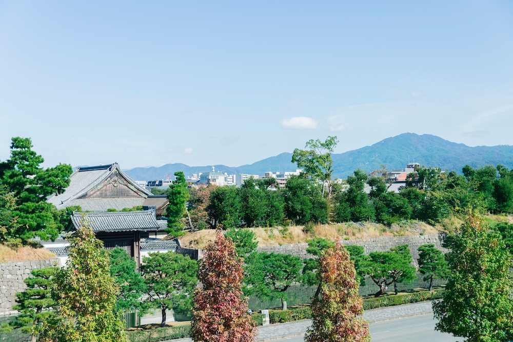 Vistas al Castillo Nijo - King del hotel Garrya Nijo Castle Kyoto. Foto 9