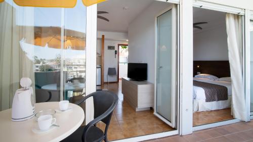 Apartamento con 1 dormitorio (vista lateral al mar) del hotel Montemayor. Foto 9