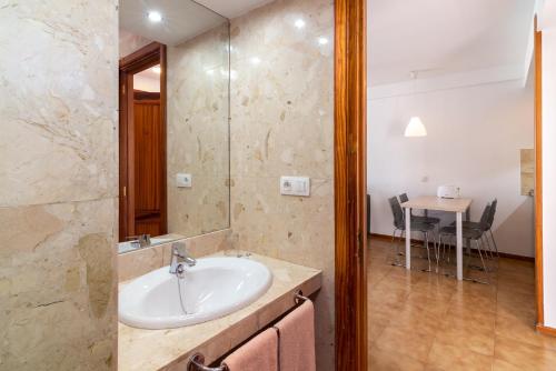 Apartamento con 1 dormitorio (vista lateral al mar) del hotel Montemayor. Foto 6