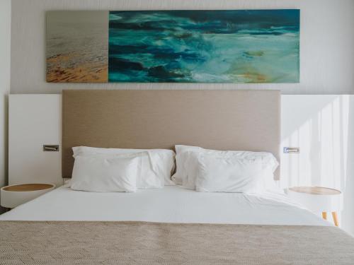 Habitación Doble con vistas laterales al mar del hotel Grupotel Conil Playa. Foto 1