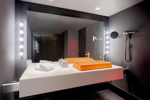 Habitación Familiar nhow Comunicada del hotel Nhow Brussels Bloom.