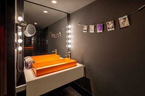 Habitación Atelier del hotel Nhow Brussels Bloom.. Foto 4
