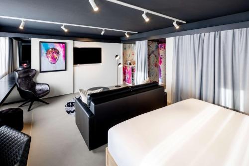 Suite Gallery con cama supletoria del hotel Nhow Brussels Bloom.. Foto 2