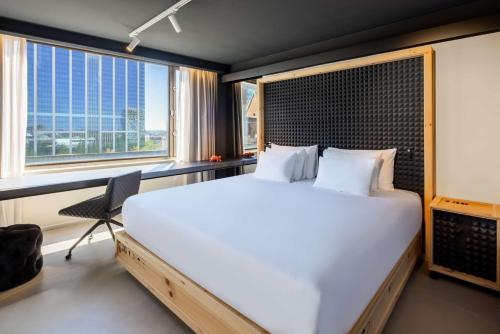 Suite Junior Art con cama supletoria del hotel Nhow Brussels Bloom.. Foto 5