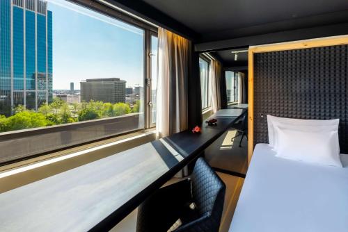 Suite Junior Art con cama supletoria del hotel Nhow Brussels Bloom.. Foto 6