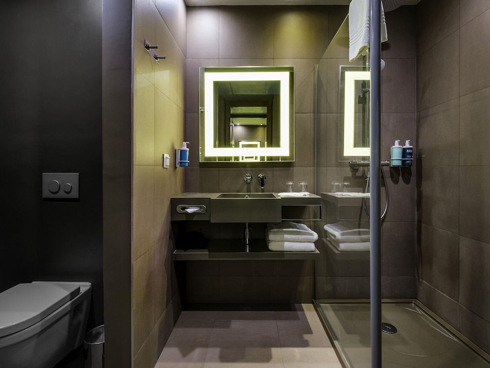 Habitación estándar con 2 camas individuales del hotel Novotel Almaty City Center. Foto 3