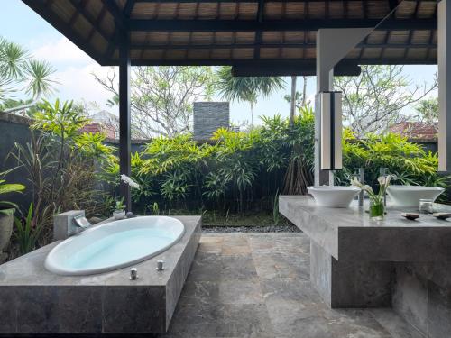 VILLA PRESIDENCIAL CON PISCINA DE 4 DORMITORIOS, 4 Camas Dobles, Piscina Privada del hotel Peppers Seminyak. Foto 8