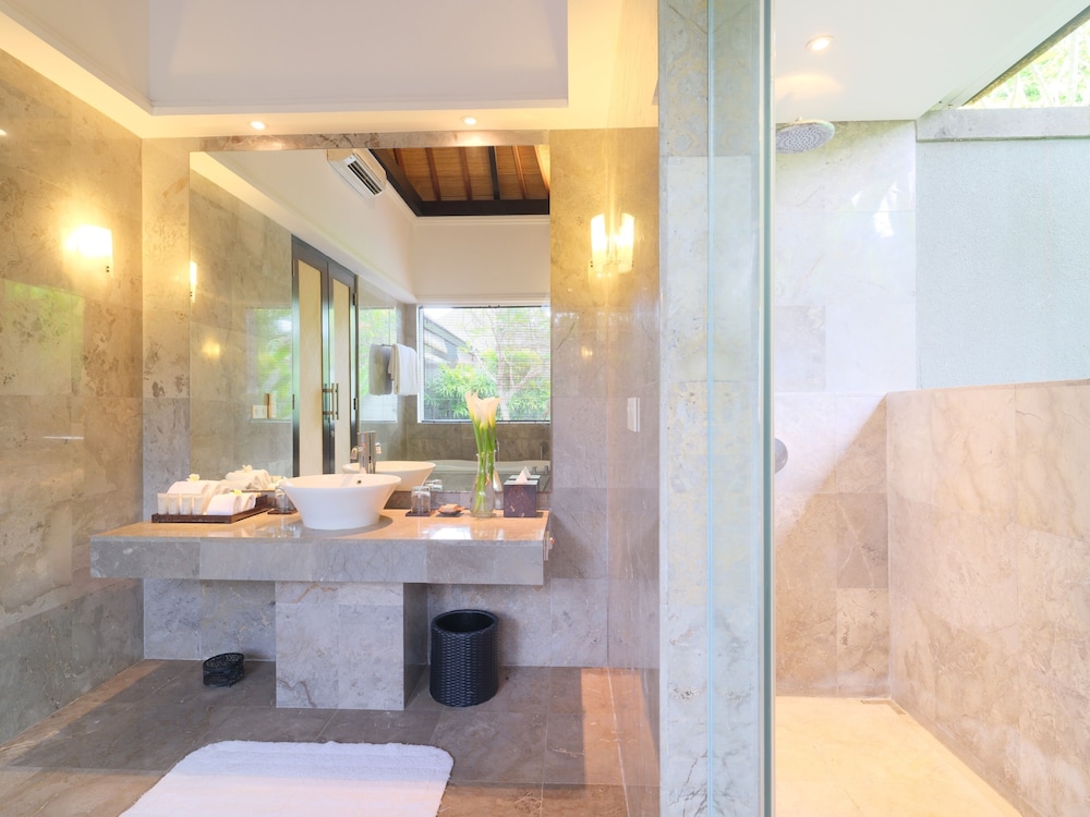 Villa Vista Piscina 3 habitaciones Royal 3 camas dobles piscina del hotel Peppers Seminyak