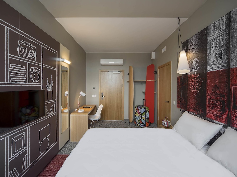 Habitación Standard con una cama doble del hotel Ibis Riga Centre. Foto 6