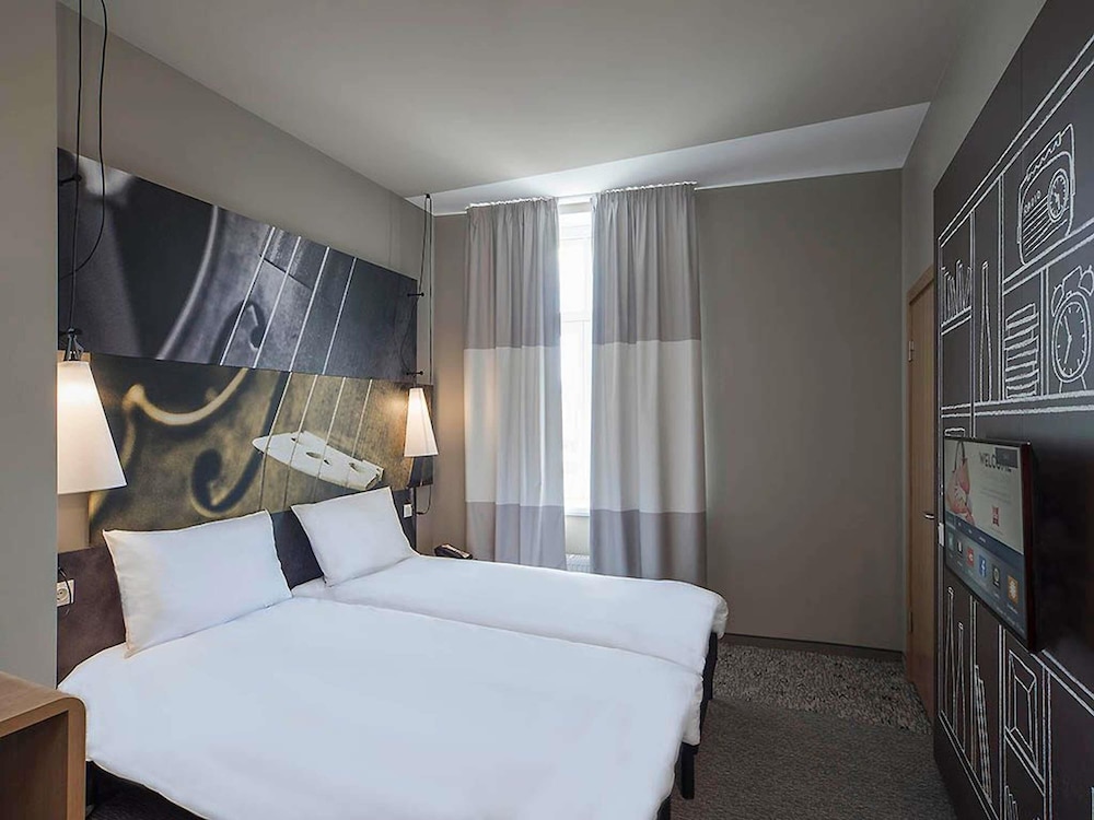 Habitación Standard con dos camas individuales del hotel Ibis Riga Centre. Foto 4