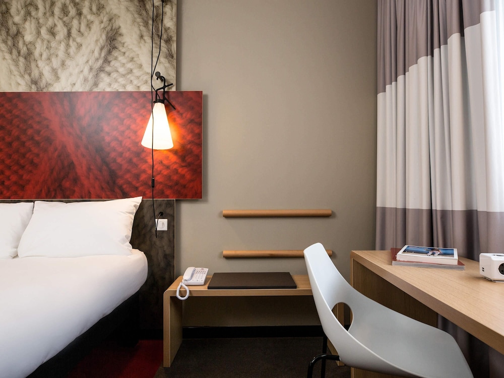 Habitación estándar con una cama doble del hotel Ibis Vilnius Centre. Foto 2