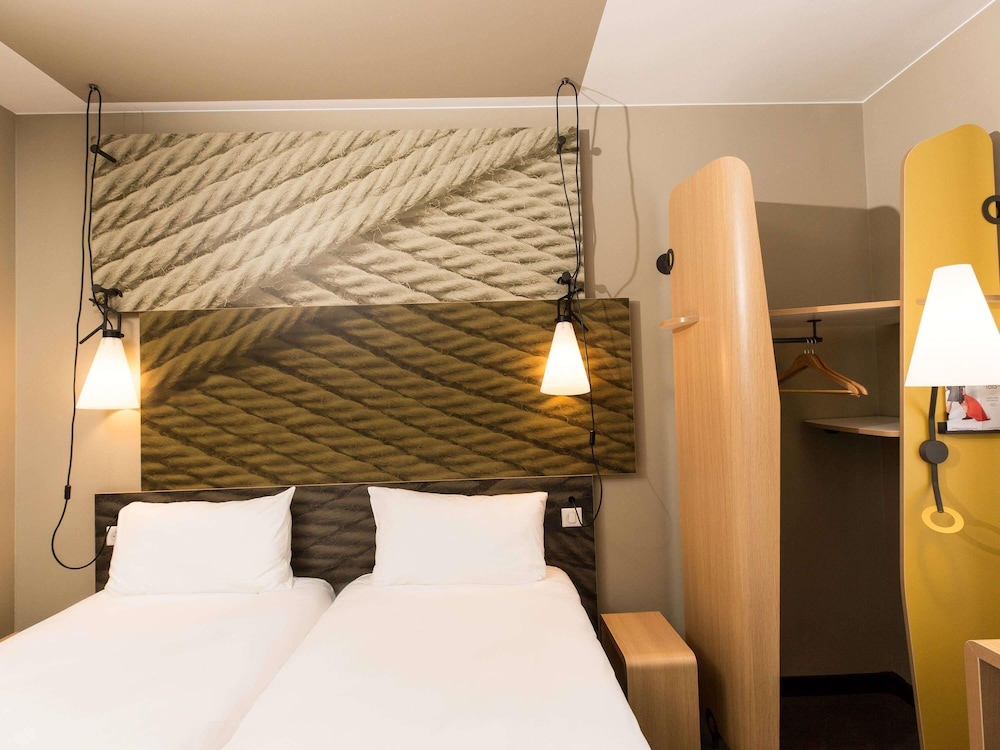 Habitación estándar con dos camas individuales del hotel Ibis Vilnius Centre. Foto 4