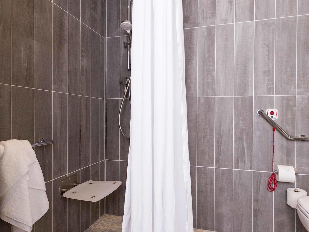 Habitación estándar para movilidad reducida con 1 cama doble del hotel Ibis Vilnius Centre. Foto 1