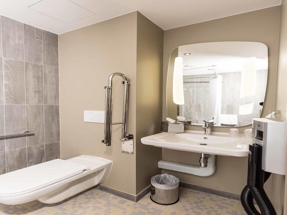 Habitación estándar para movilidad reducida con 1 cama doble del hotel Ibis Vilnius Centre. Foto 2