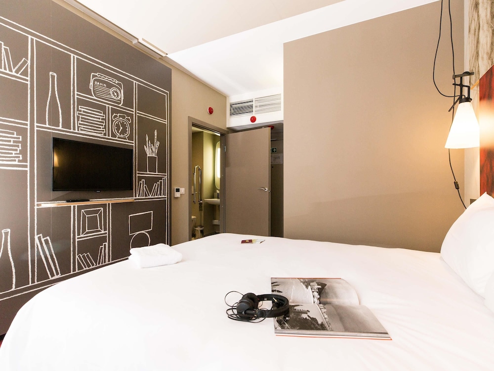 Habitación estándar para movilidad reducida con 1 cama doble del hotel Ibis Vilnius Centre. Foto 4