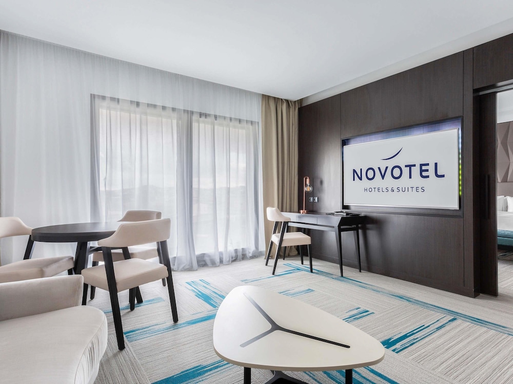 Suite superior con 1 cama king size del hotel Novotel Convention y Spa Antananarivo. Foto 4