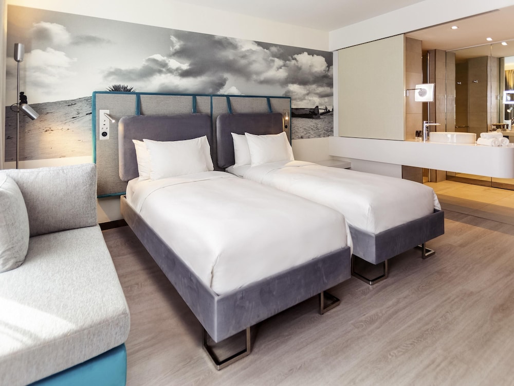 Habitación superior con 2 camas individuales del hotel Novotel Convention y Spa Antananarivo. Foto 7