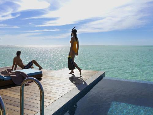 Suite con Piscina y Vistas al Océano del hotel Pullman Maldives All-Inclusive Resort. Foto 2