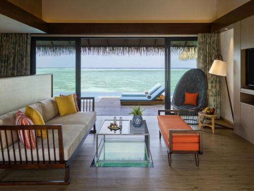 Suite con Piscina y Vistas al Océano del hotel Pullman Maldives All-Inclusive Resort. Foto 3