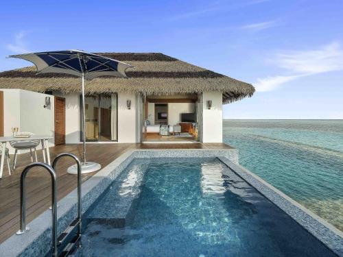 Villa Aqua del hotel Pullman Maldives All-Inclusive Resort. Foto 4