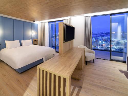 Suite Junior Privilege con vistas al mar del hotel Mercure St. Julian's Malta. Foto 2