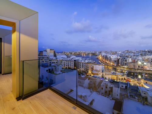 Suite Junior Privilege con vistas al mar del hotel Mercure St. Julian's Malta. Foto 4