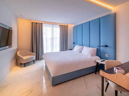 Suite Junior Privilege con vistas al mar del hotel Mercure St. Julian's Malta. Foto 4